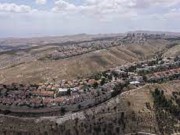 مستوطنون يعيدون بناء بؤرة استيطانية على أراضي سنجل شمال رام الله