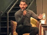 فلسطيني من غزة يحصد جائزة "بلويتزر" للتعليق الصحفي