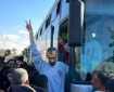 بالفيديو || بالأسماء.. الاحتلال يُفرج عن 10 أسرى من قطاع غزة
