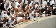 الحجاج يواصلون رمي الجمرات قبيل اختتام مناسك الحج