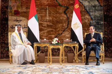 صورة تجمع  ولي عهد أبو ظبي والرئيس السيسي بالقاهرة