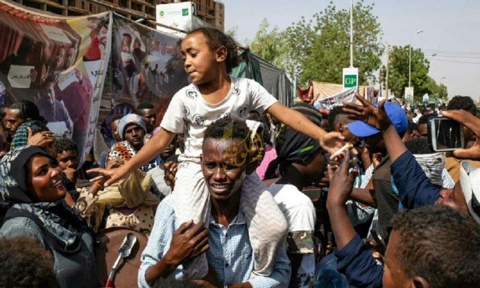 من احتجاجات السودانيين، يوم أمس الأحد،