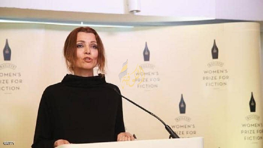 الروائية إيليف شفق تتعرض لمضايقات من السلطات التركية